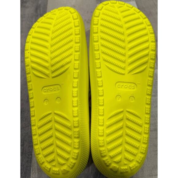 NWT Crocs Classic Slide Sandals Sz M7/W9 Yellow Rubber Open Toe Casual Slip On - Picture 7 of 7